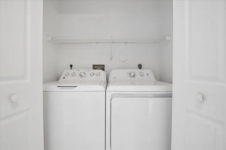 LAUNDRY CLOSET