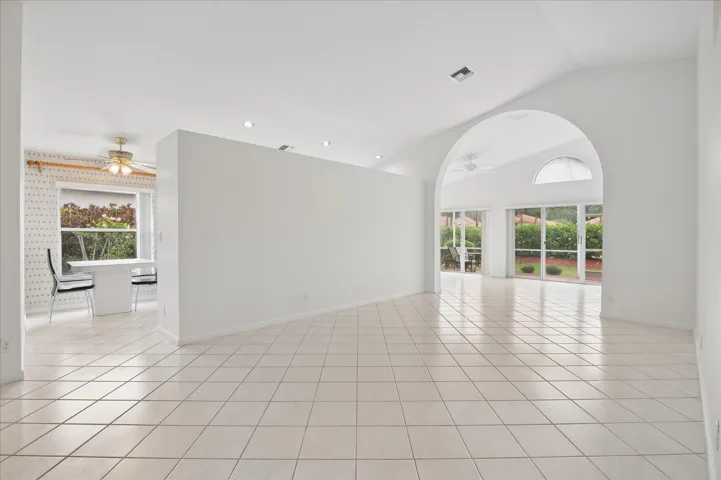 LIVING ROOM / DINING ROOM