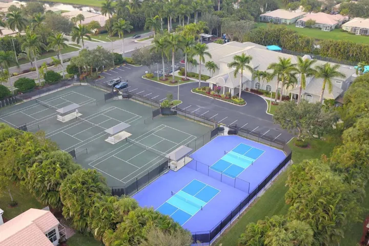 TENNIS / PICKLEBALL COURTS
