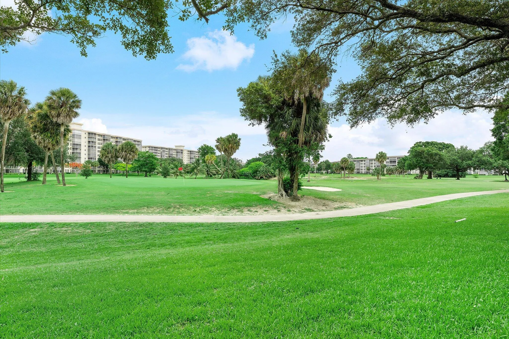 37-3900 Oaks Clubhouse Drive_037