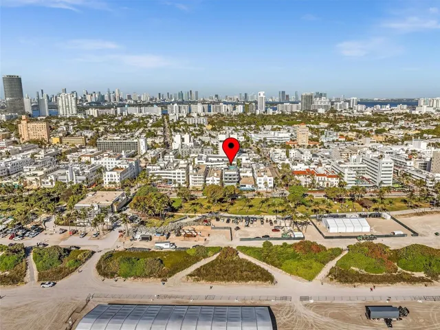 Perfect Location, in the heart of Sobe, across from the Beach and Lummus Park