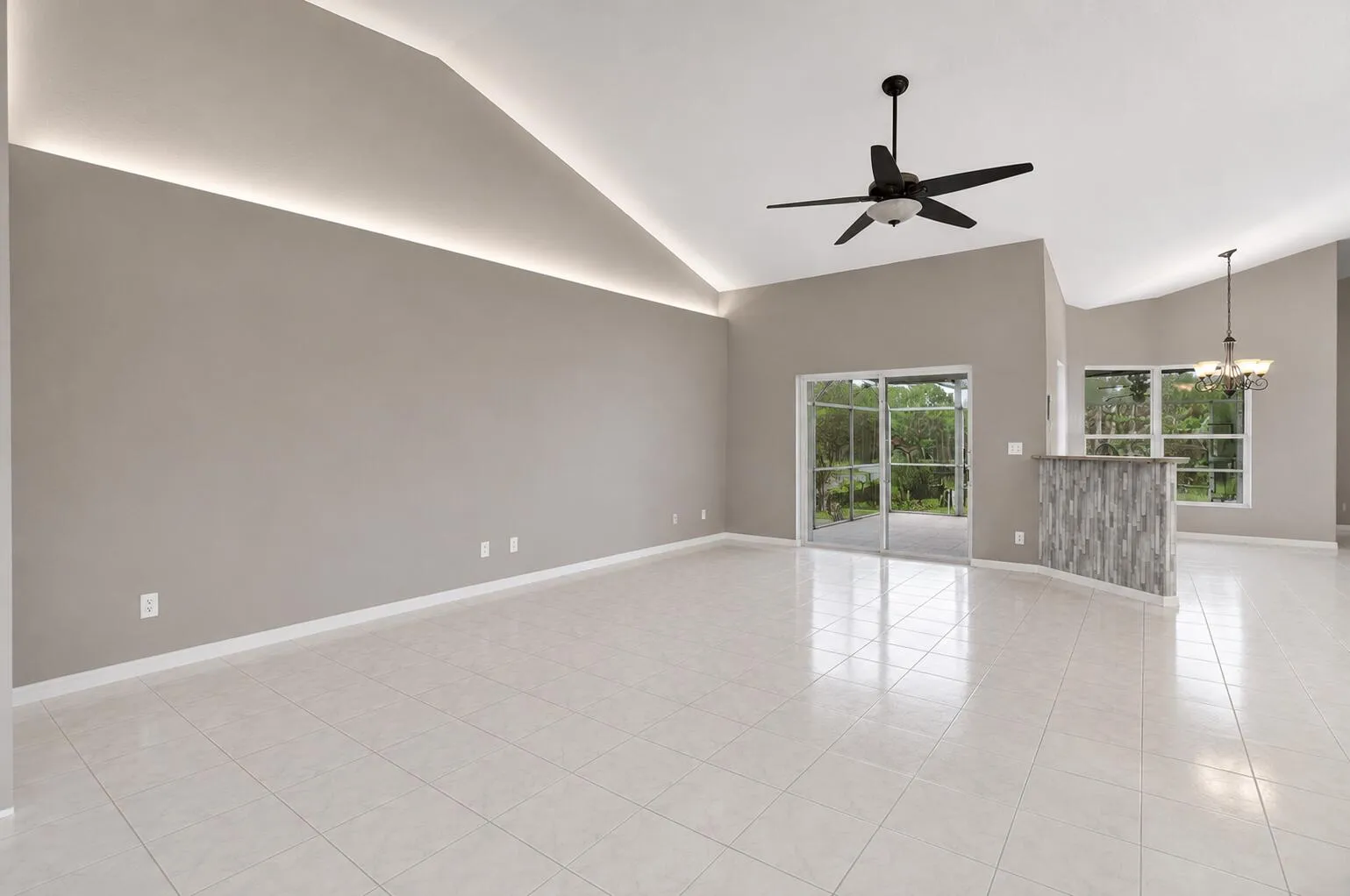 no furniture Living Rm