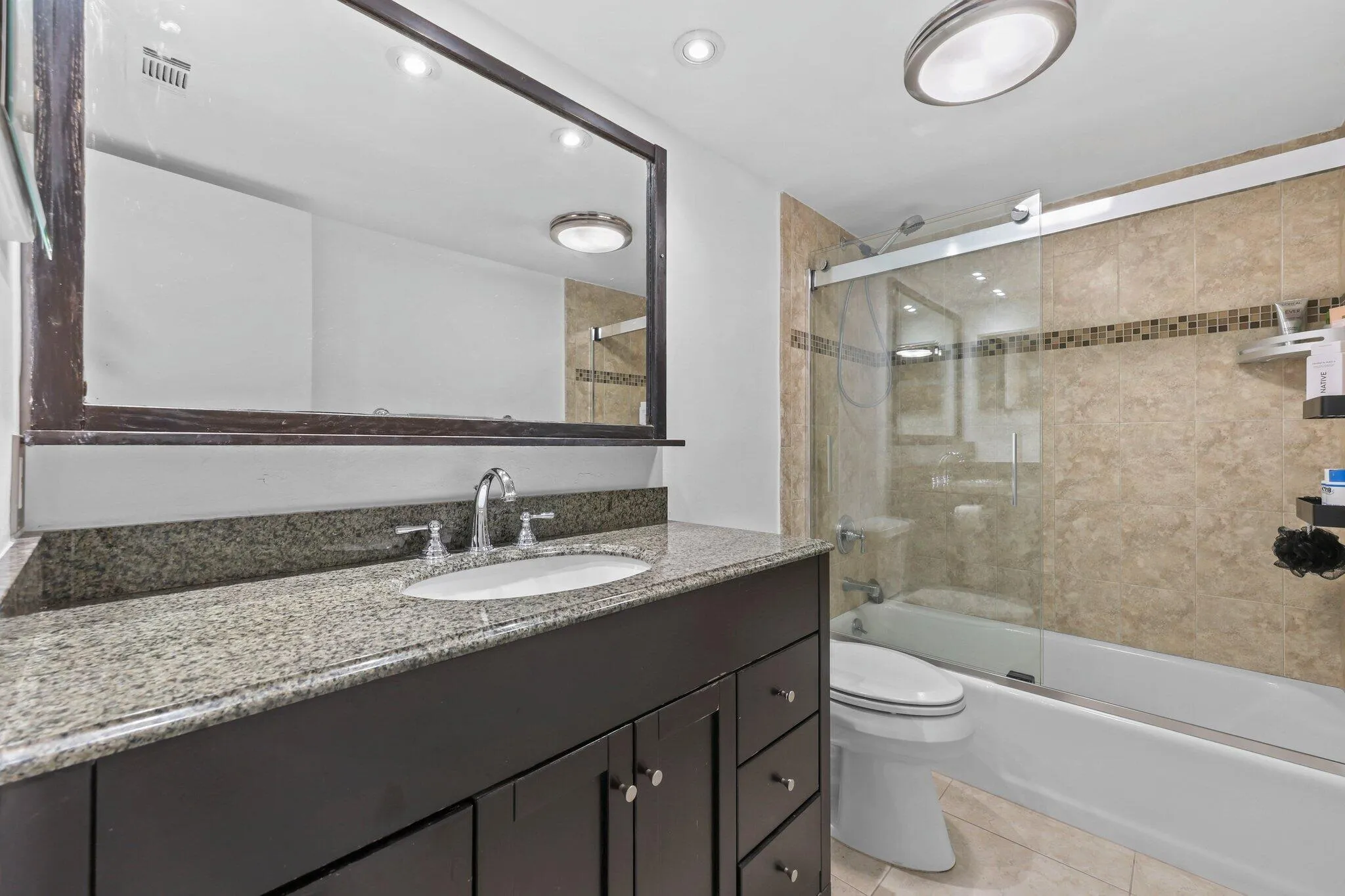 3121 Northeast 51st St - 36.jpg-SMALL