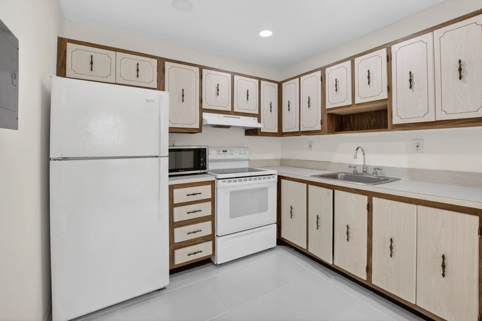 PLENTY OF CABINET SPACE