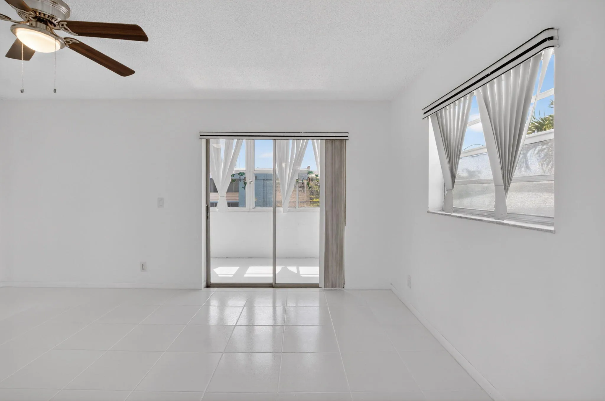 SPACIOUS PRIMARY SUITE