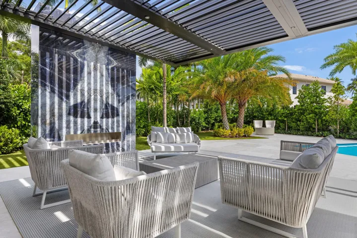 Outdoor Lounge