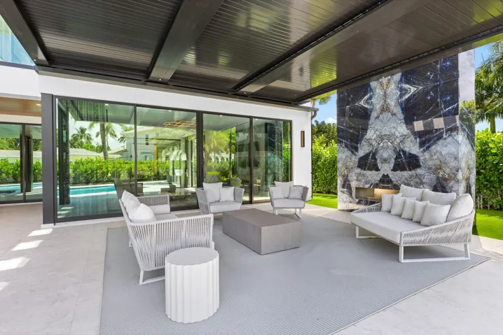 Outdoor Lounge