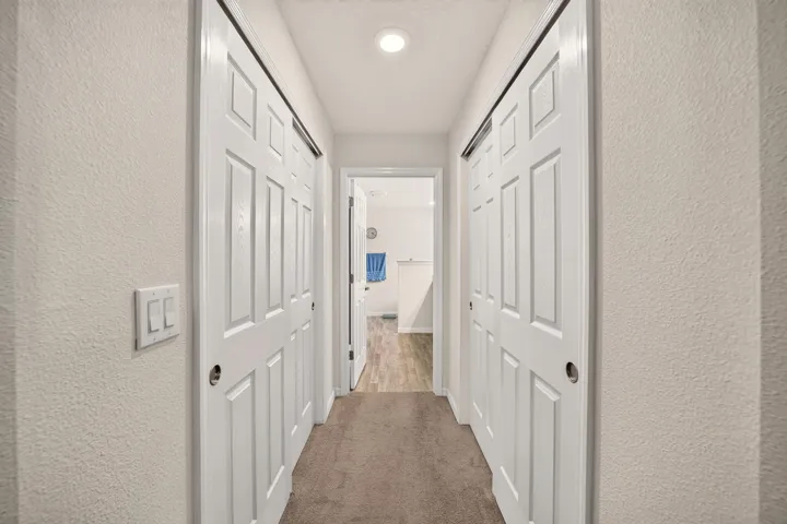 Hallway to Ensuite Bathroom 0271