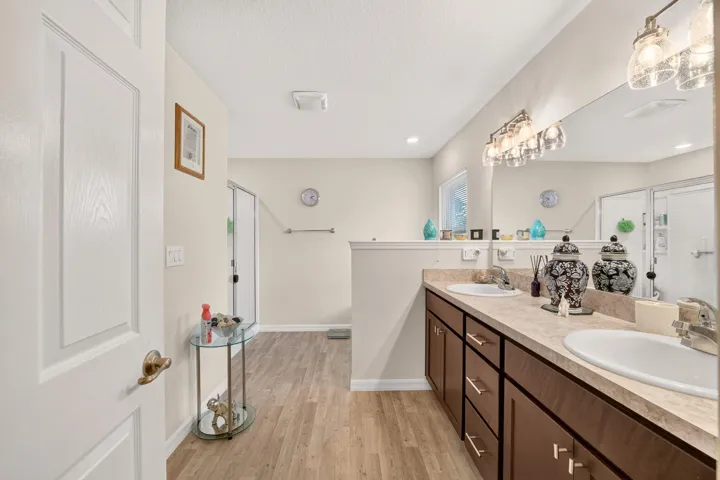 Master Ensuite Bathroom - Double Sinks
