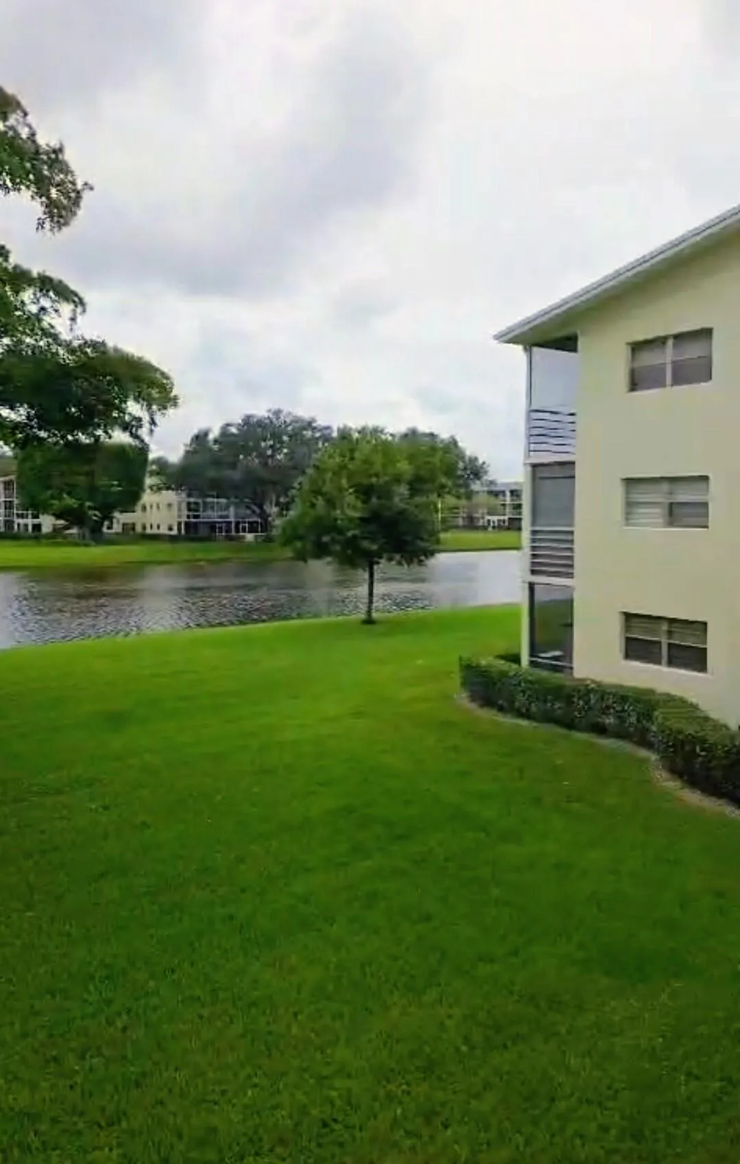 BALCON 316 DORSET DR- VISTA LAGO -2