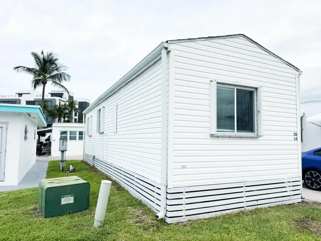 Near bathhouse - great for guests!