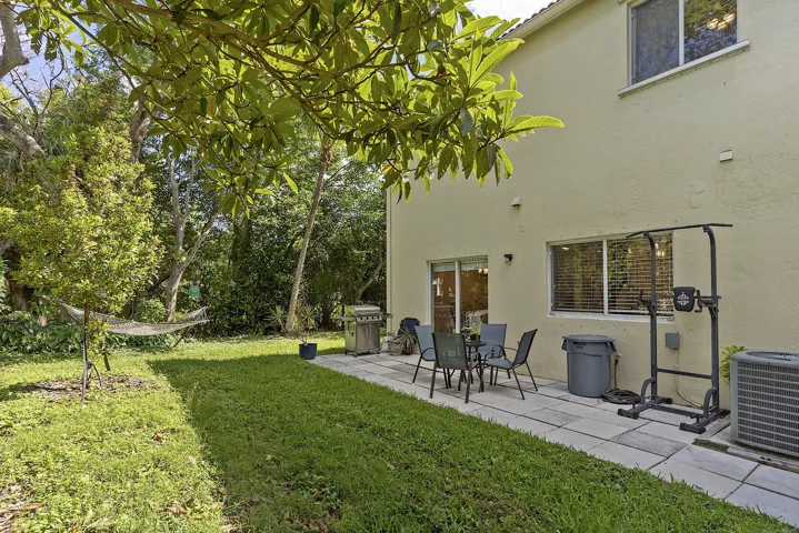 4776 Lago Vista Dr. - - 117