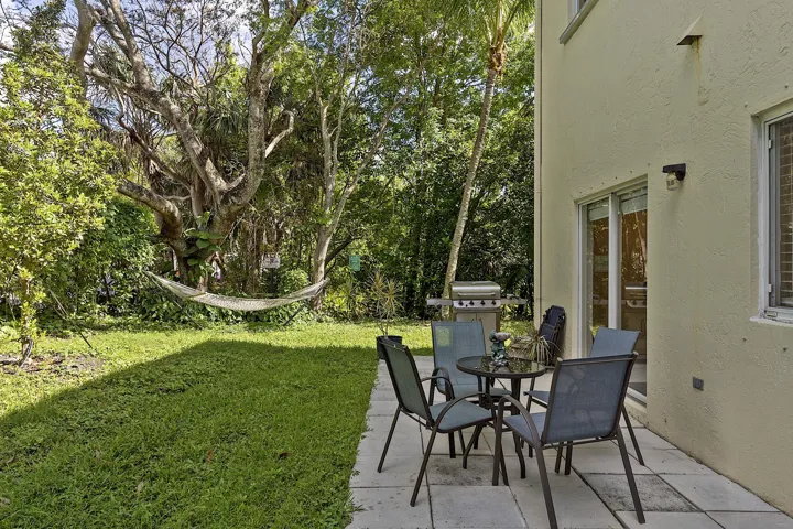 4776 Lago Vista Dr. - - 116