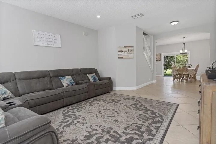 4776 Lago Vista Dr. - - 082