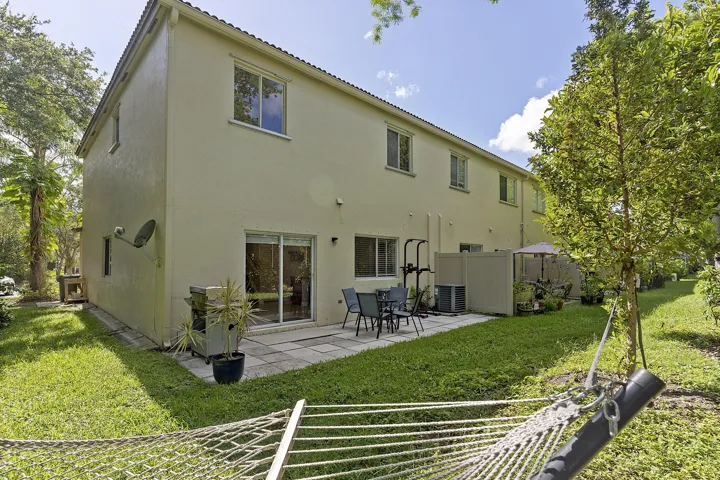 4776 Lago Vista Dr. - - 118