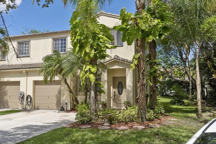4776 Lago Vista Dr. - - 080
