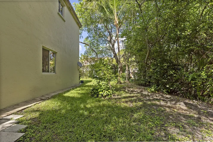 4776 Lago Vista Dr. - - 121