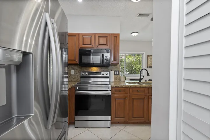 4776 Lago Vista Dr. - - 096