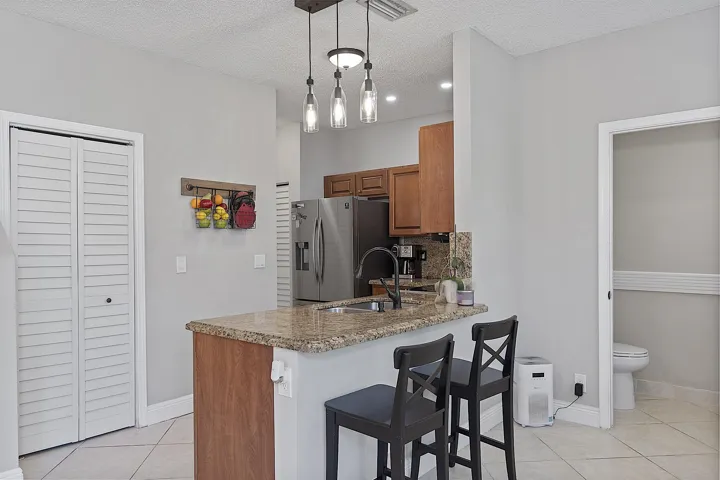 4776 Lago Vista Dr. - - 093