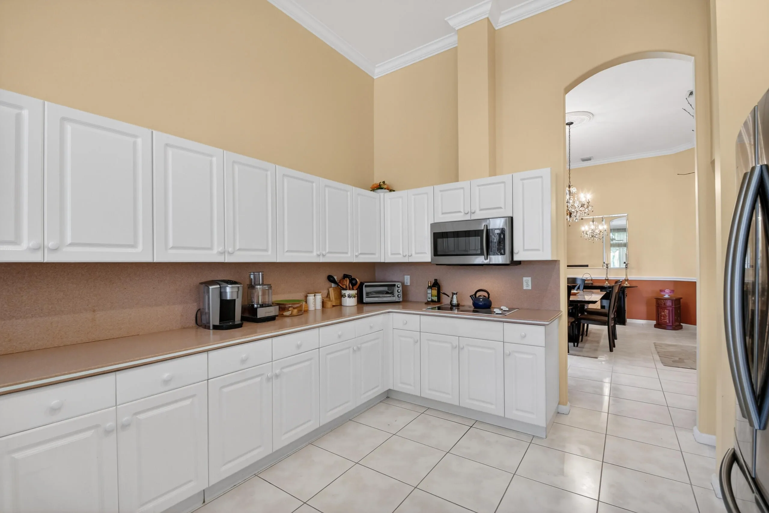 Bright Open Kitchen Layout