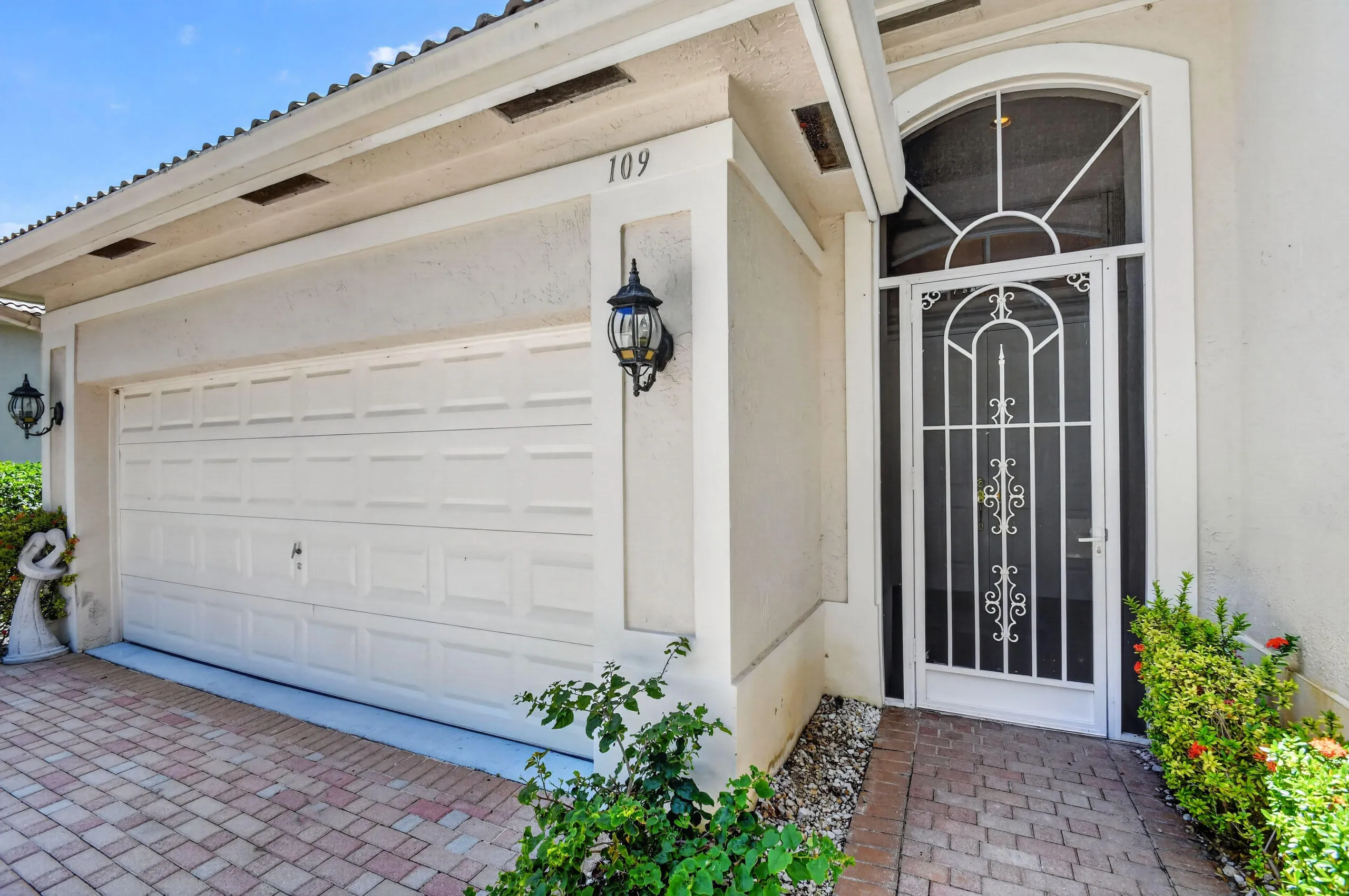 Garage & Entryway