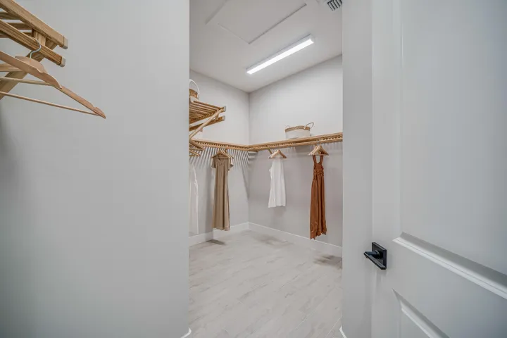 Walk-in Closet 13952 Belterra Dr