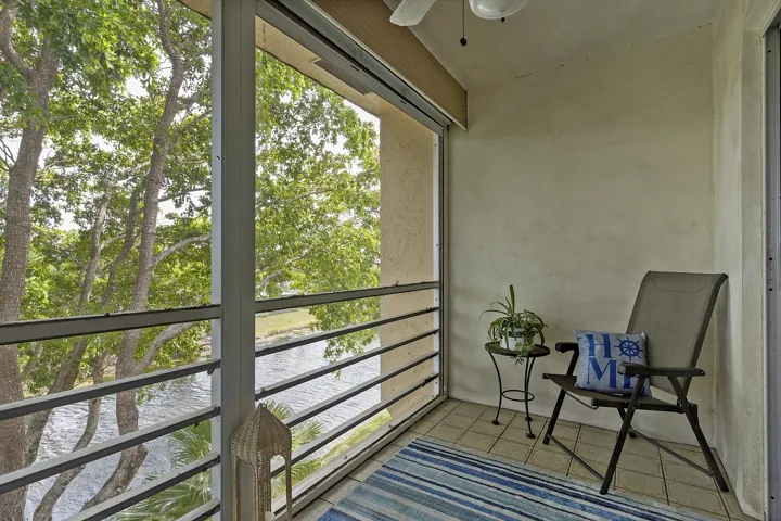 9370 Sunrise Lakes Blvd - - 304147