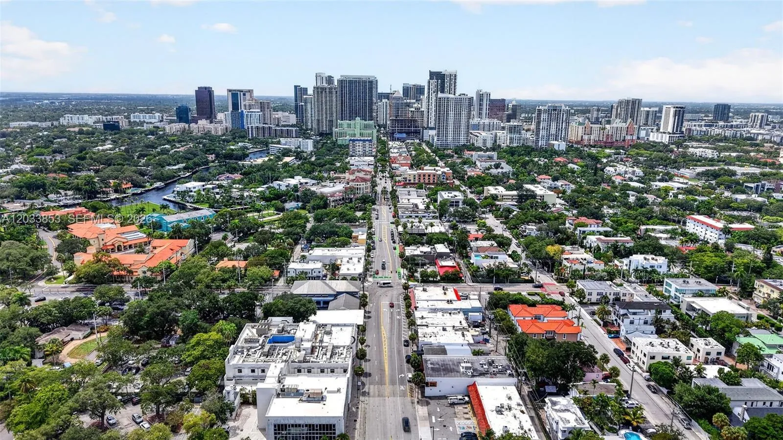 Walking Distance to Las Olas Blvd!