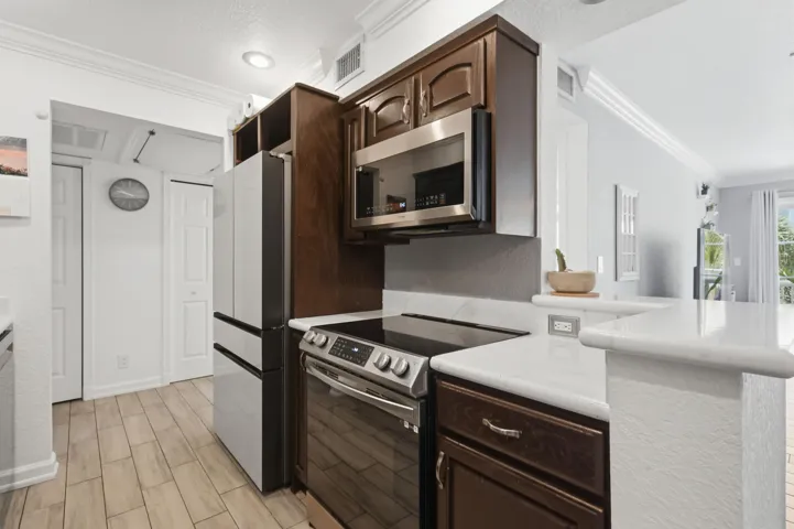 Granite Countertops with Breakfast Counter.