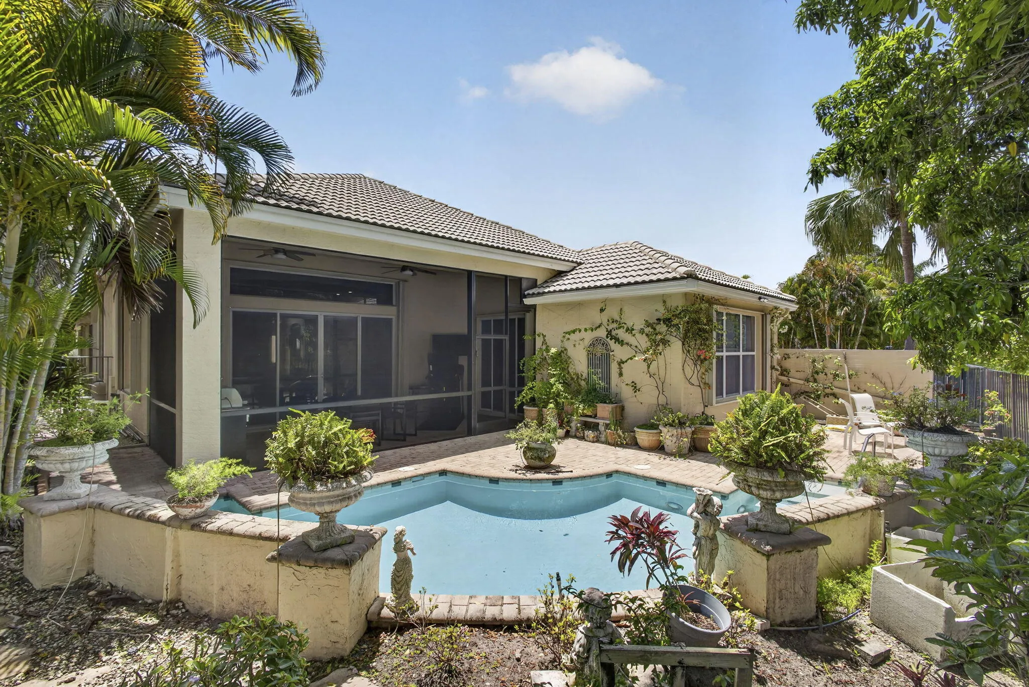 Pool & Lake View