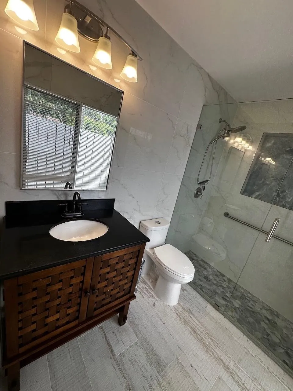 Walls with porcelain rectified