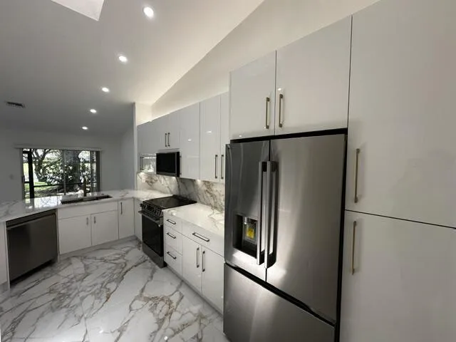 Cabinets 42 inch high, pantry 96 inch high