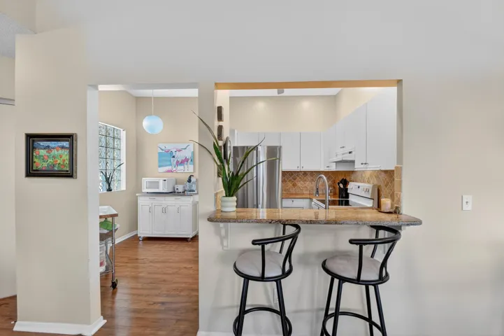 BREAKFAST BAR
