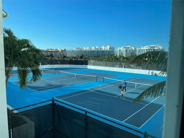 Tennis & pickleball courts