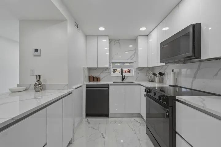 12. Kitchen No Fridge