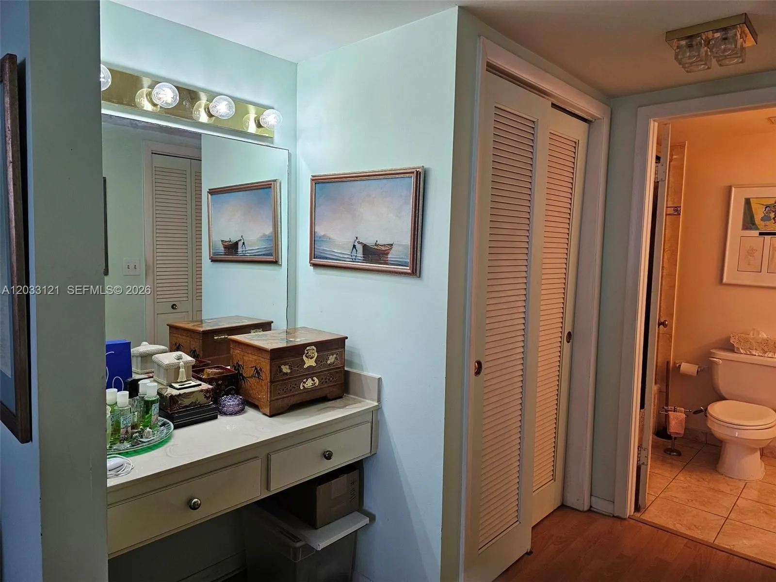 Primary dressing vanity area