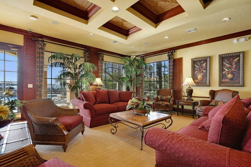 CLUBHOUSE