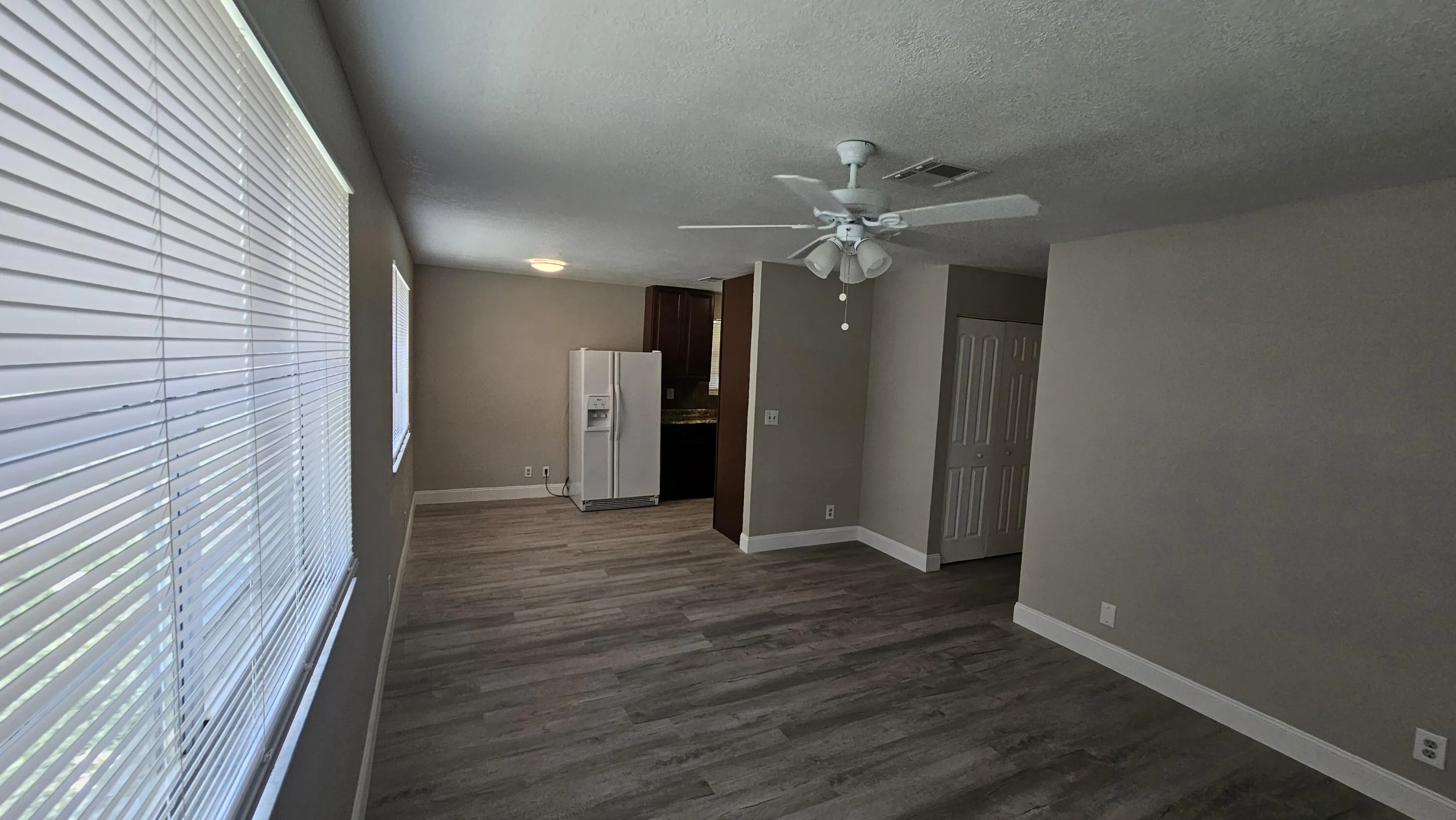 Living Looking to Dining