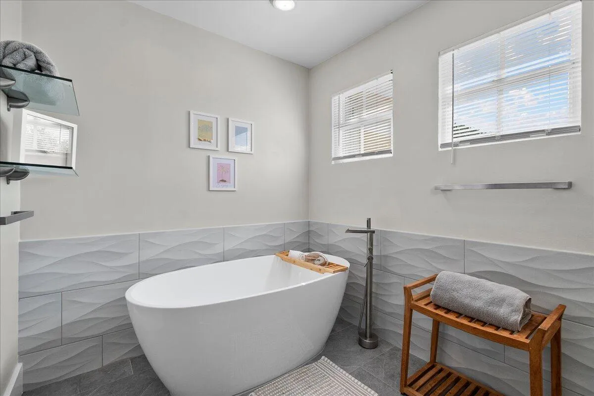 Primary Bath - Soaking Tub