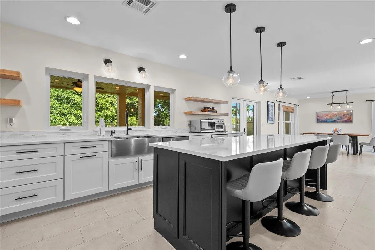 Island with bar seating