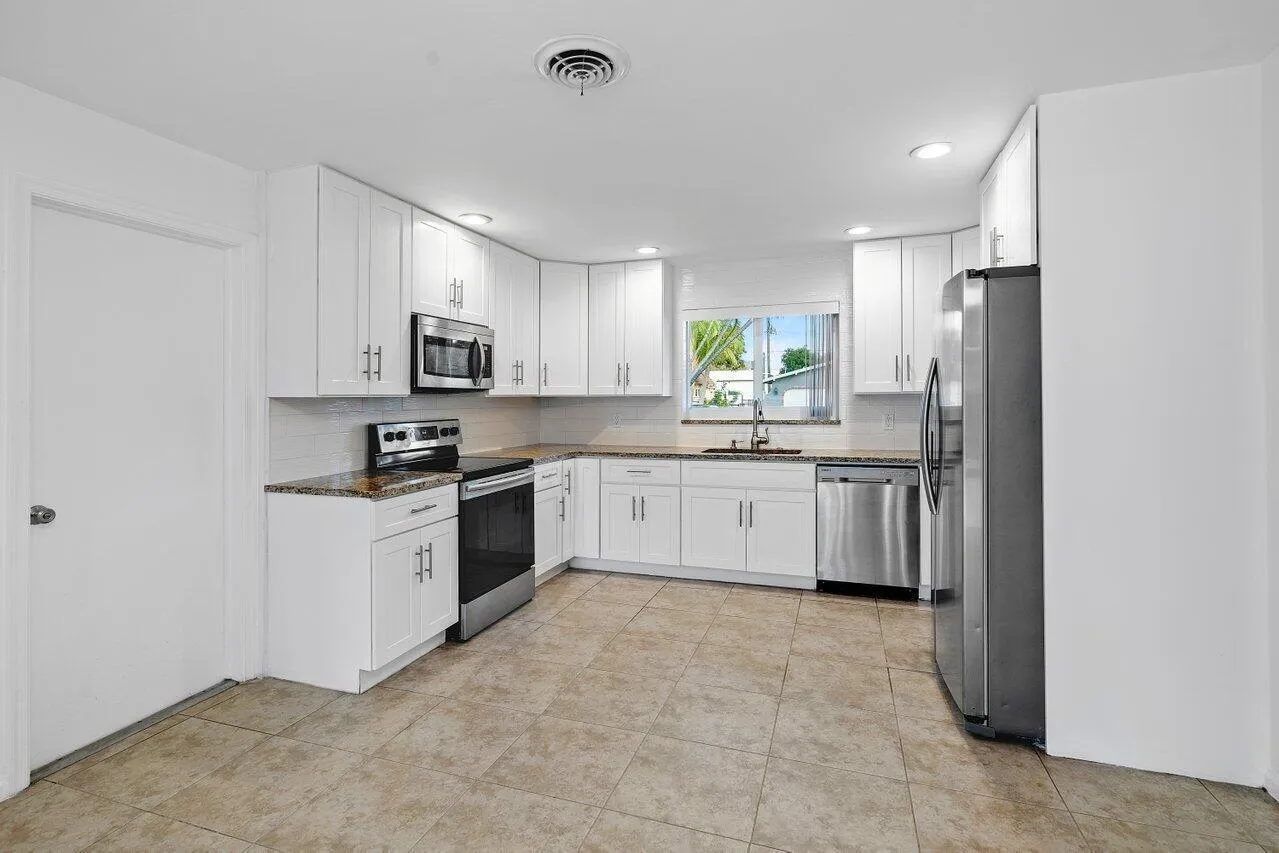 010-617Southeast8thAvenue-DeerfieldBeach