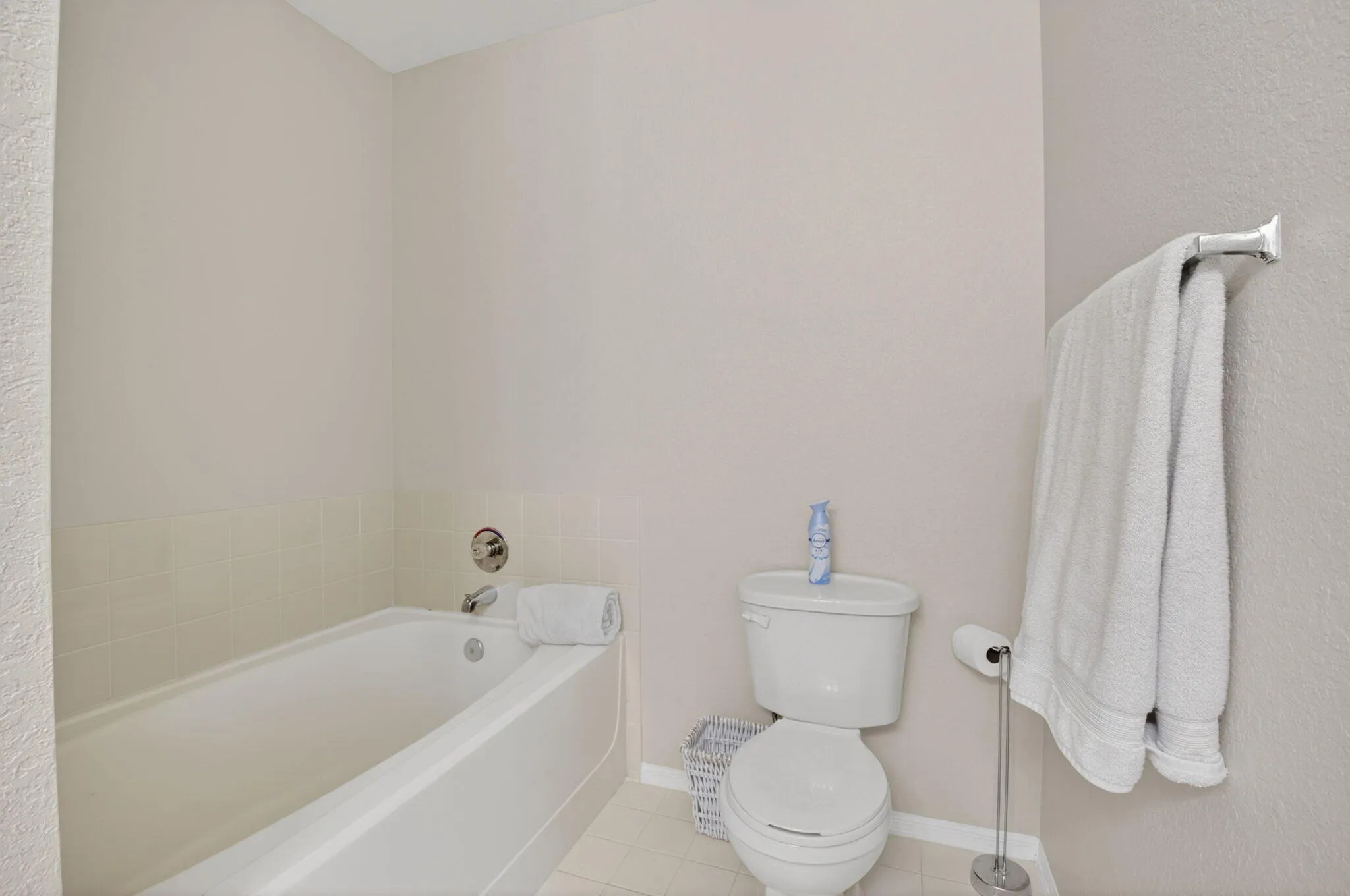 MASTER BATH WITH SOAKING TUB
