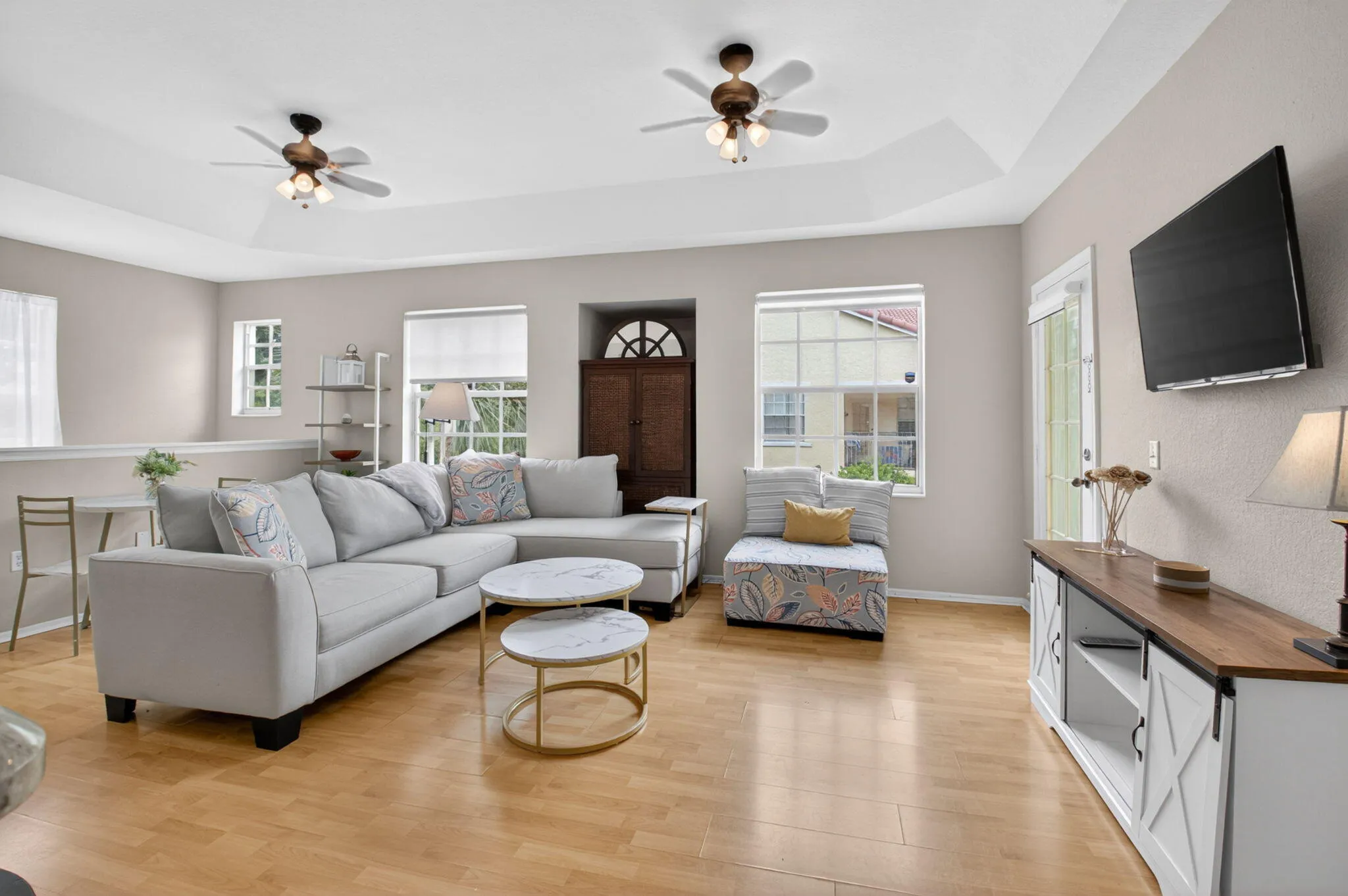 SPACIOUS LIVING WITH VAULTED CEILINGS