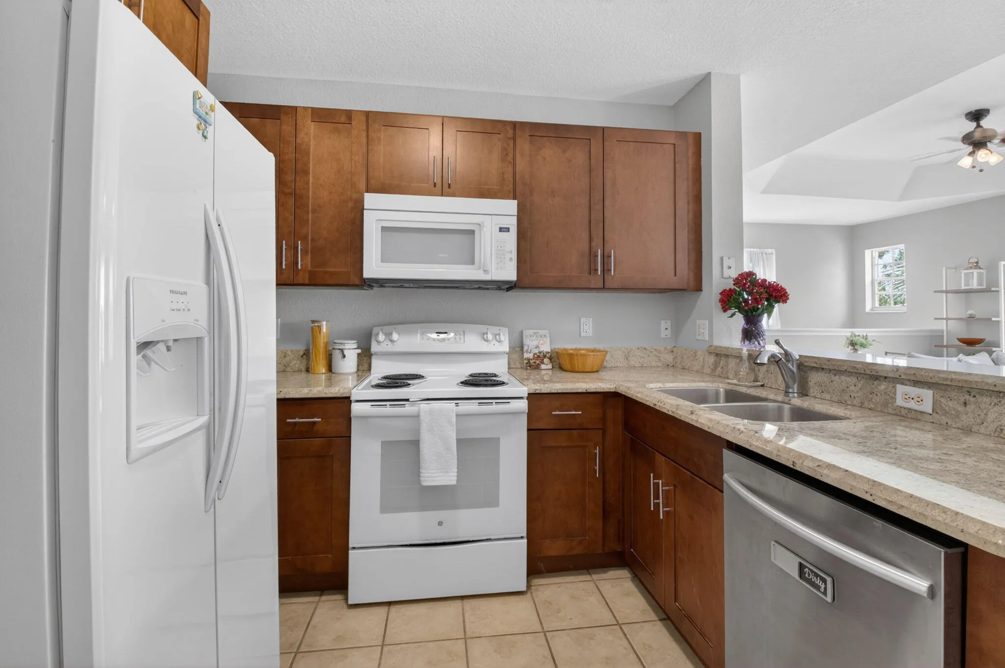 MODERN GRANITE COUNTERS