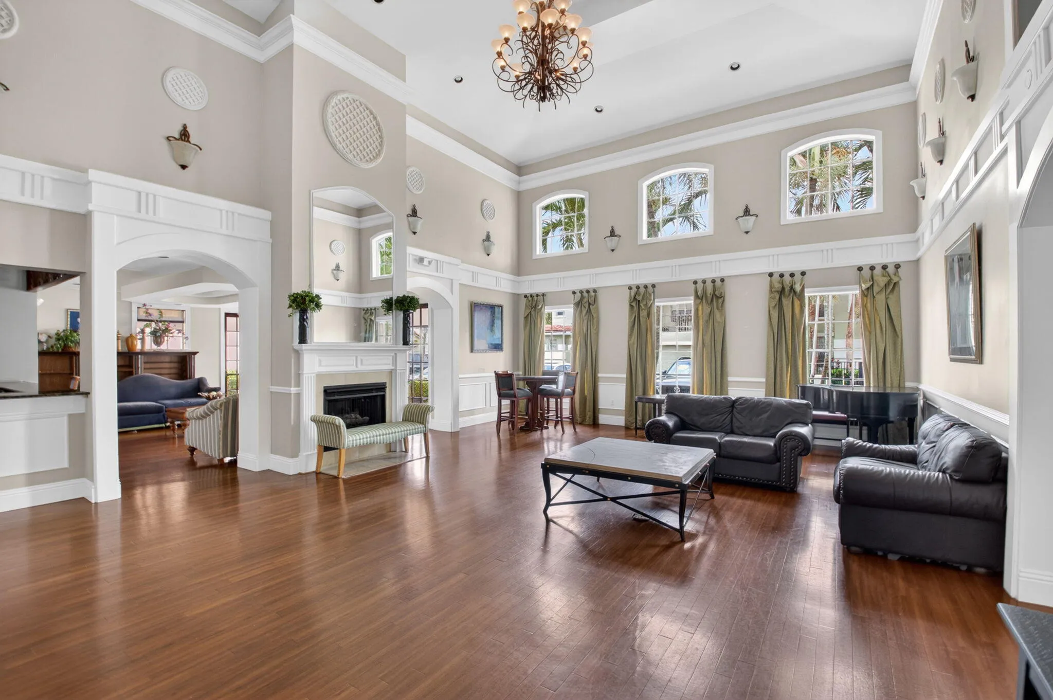 CLUBHOUSE