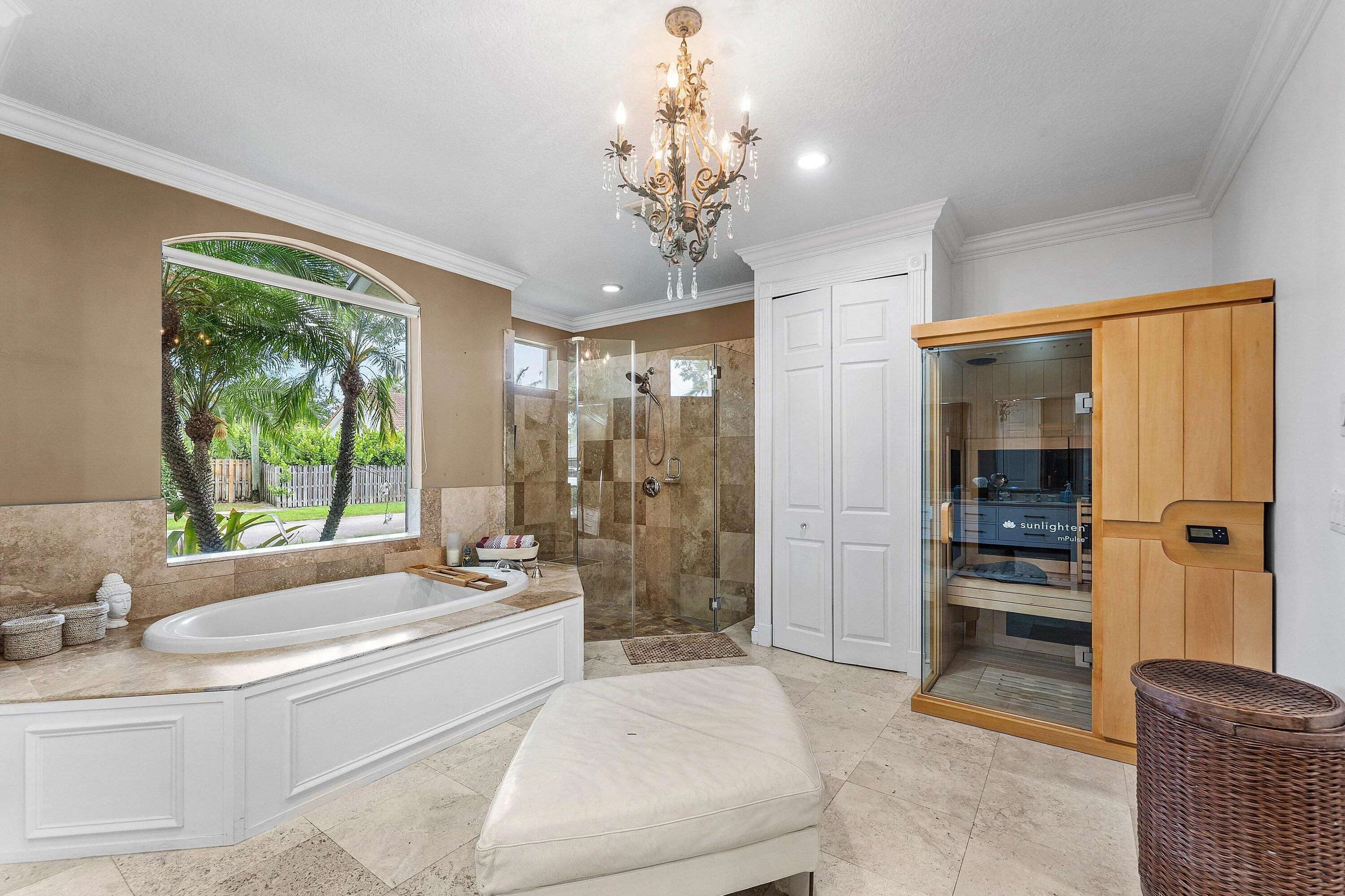 Sauna, Seperate Shower, Soaking Tub