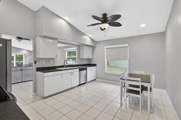 Eat-in Kitchen