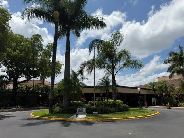 CLUBHOSE ENTRANCE