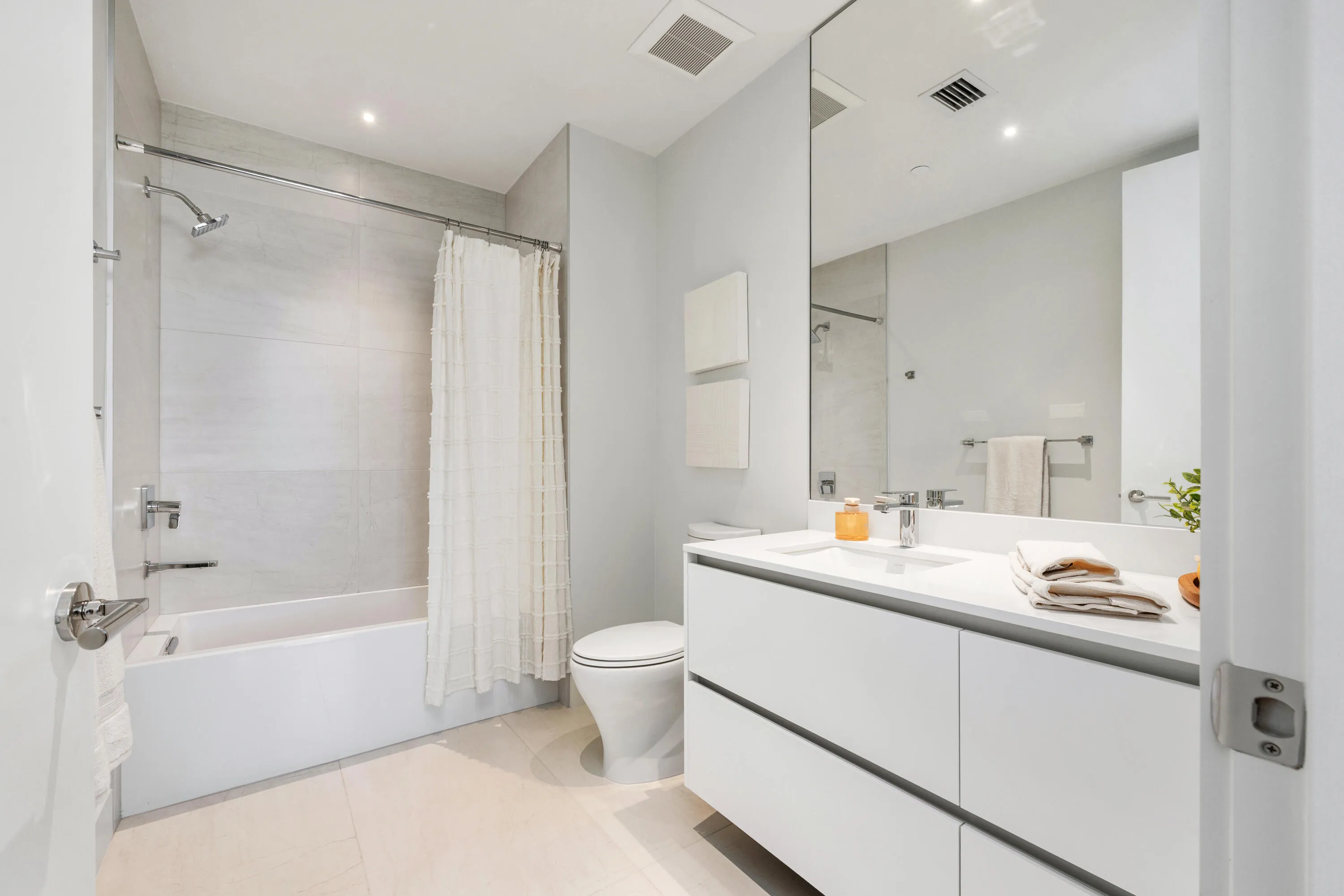 Photos are staged, unit does not come furnished