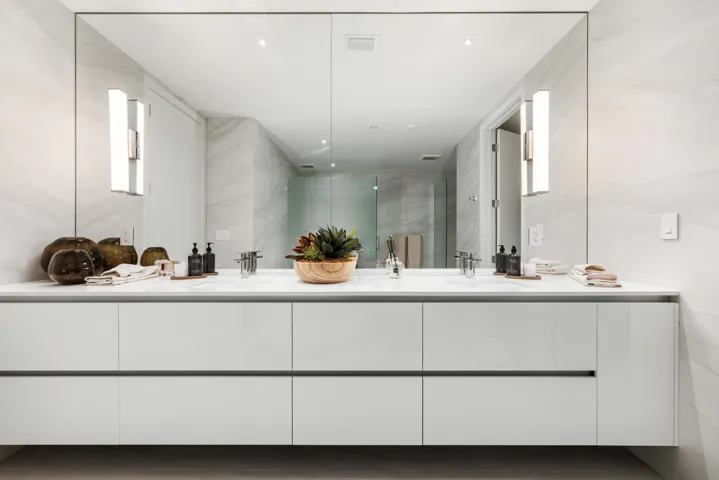 Photos are staged, unit does not come furnished